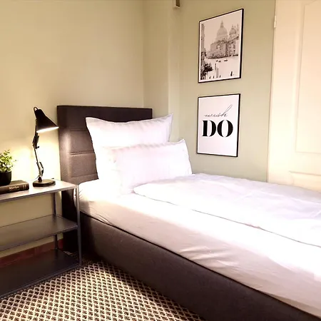 Schnelle Verbindung Nach Frankfurt, Messe Und Flughafen * קארבן